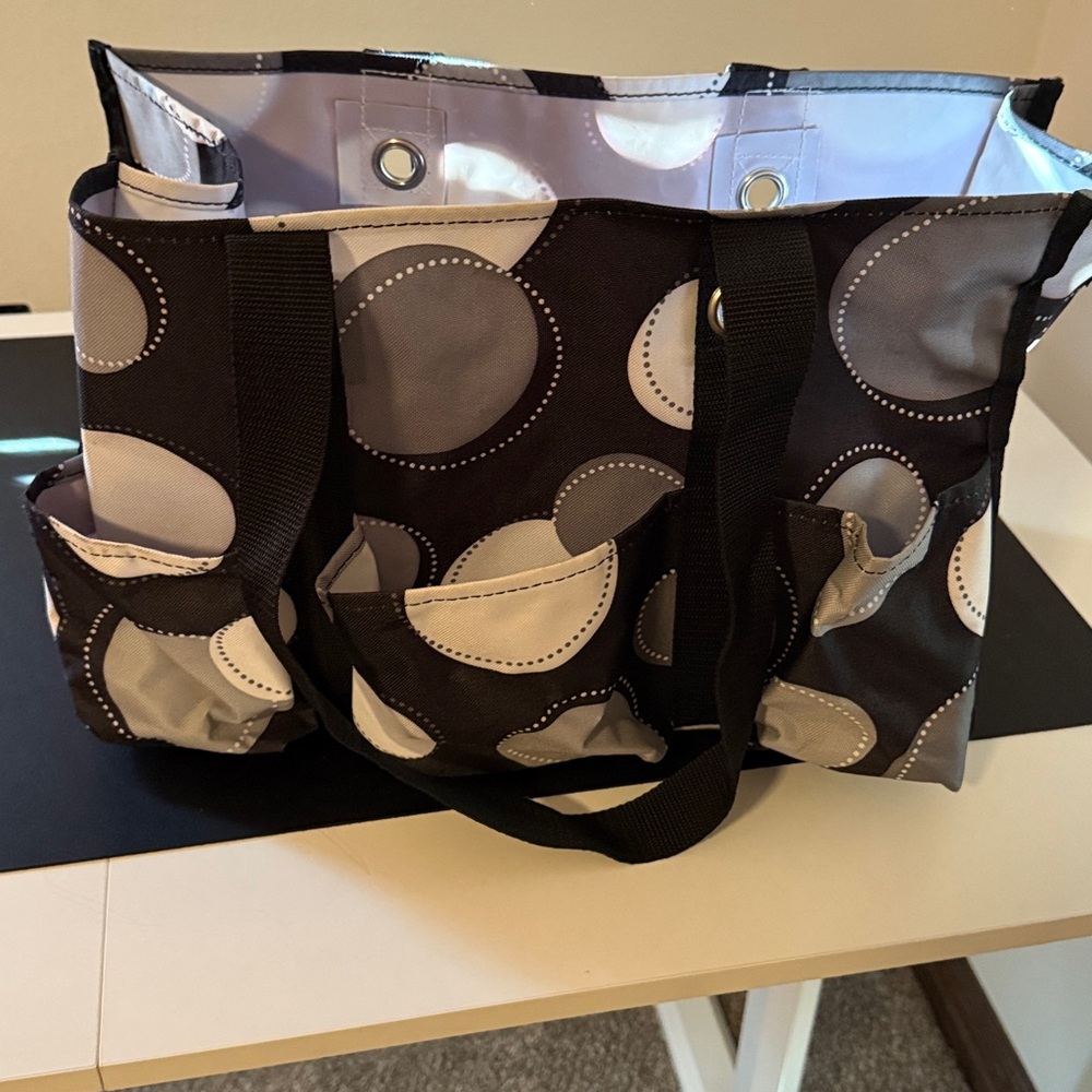 Thirty-one tote bag with 6 pockets. Like new!